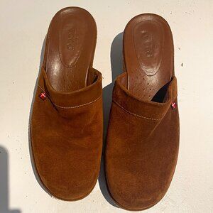 Ecco Women Brown Suede Clogs Or Mules Size 7.5us/38eu